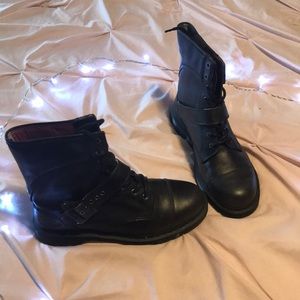 Dr. AirWair Martens Triumph 1469 boots